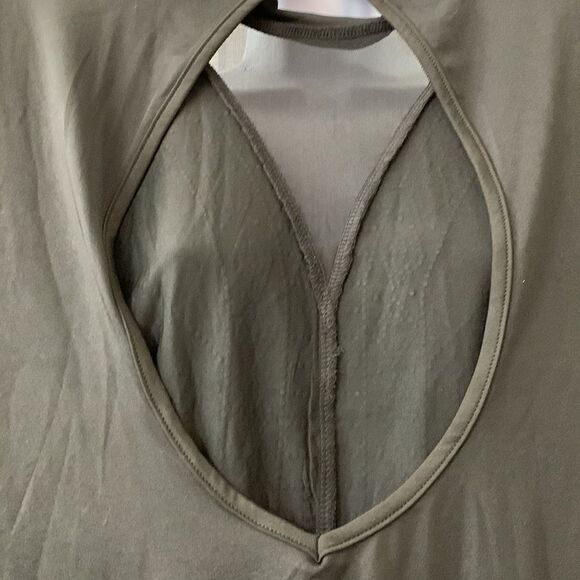 Branded size large front and sleeve sequined black bodysuit - Picture 5 of 9